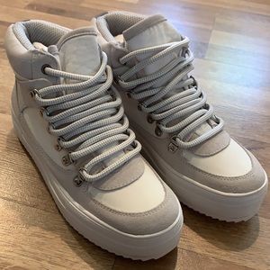 4️⃣4️⃣Aqua Bash White High-top Platform Sneakers